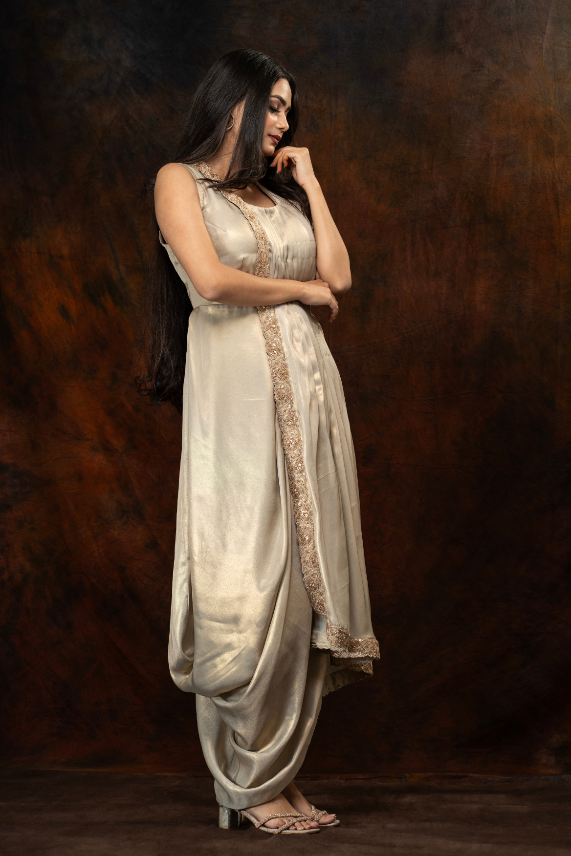 Cowled tunic with tissue shrug